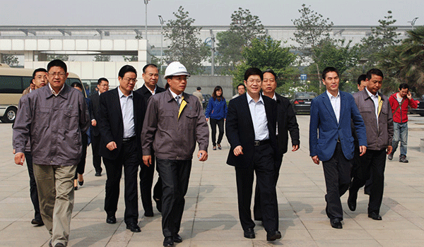 西安市委常委、常務(wù)副市長岳華峰蒞臨西瑪電機(jī)調(diào)研指導(dǎo)。