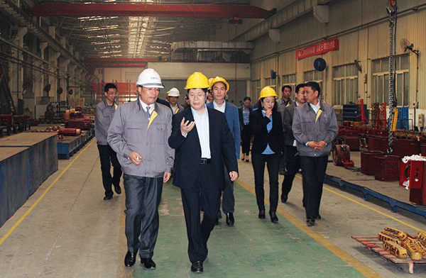西安市委常委、常務(wù)副市長岳華峰蒞臨西瑪電機(jī)調(diào)研指導(dǎo)。