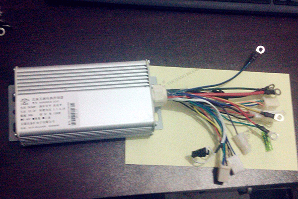 Z2直流電機控制器的安裝過程分享。
